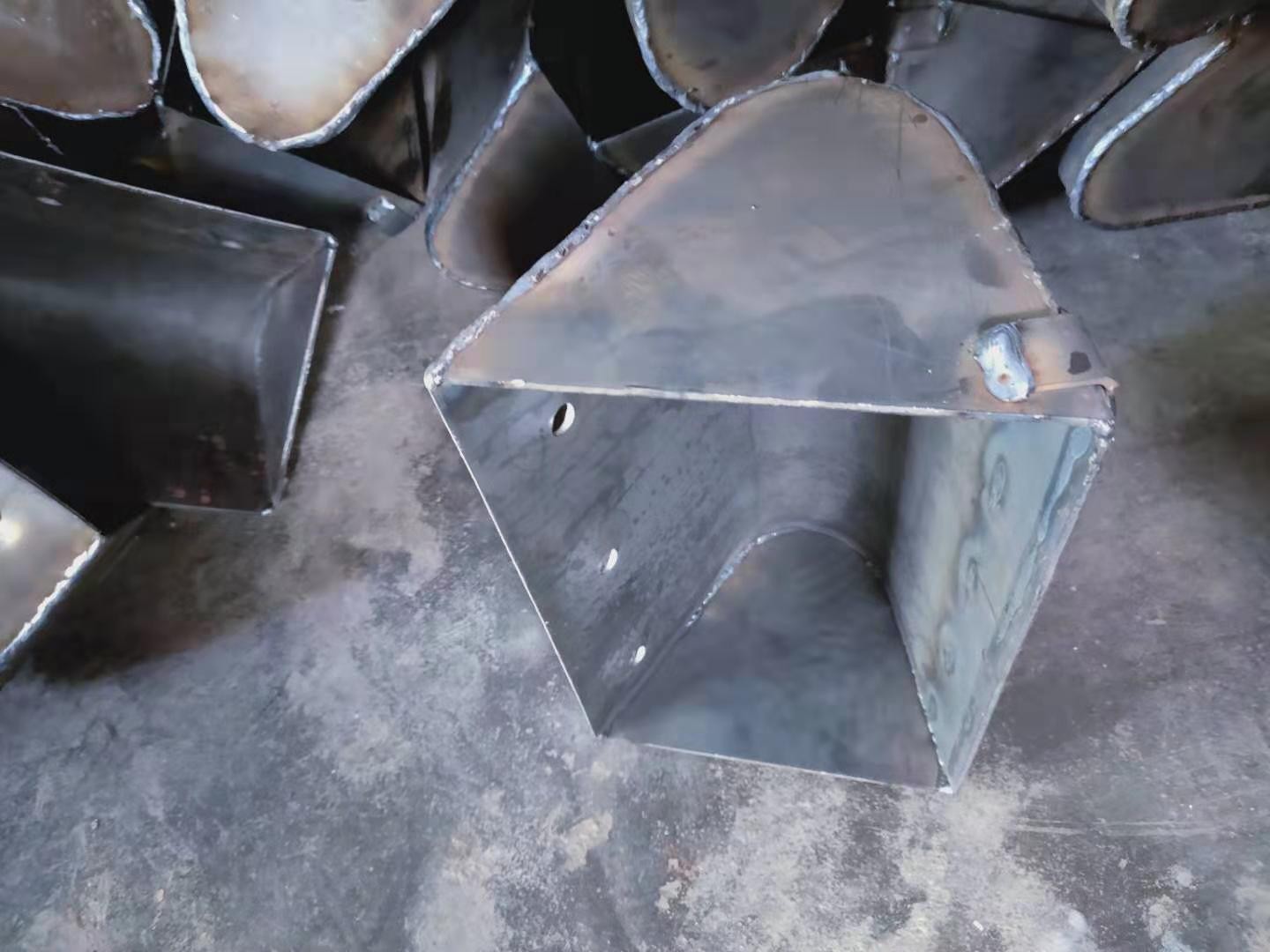 提升機(jī)皮帶料斗產(chǎn)品圖片