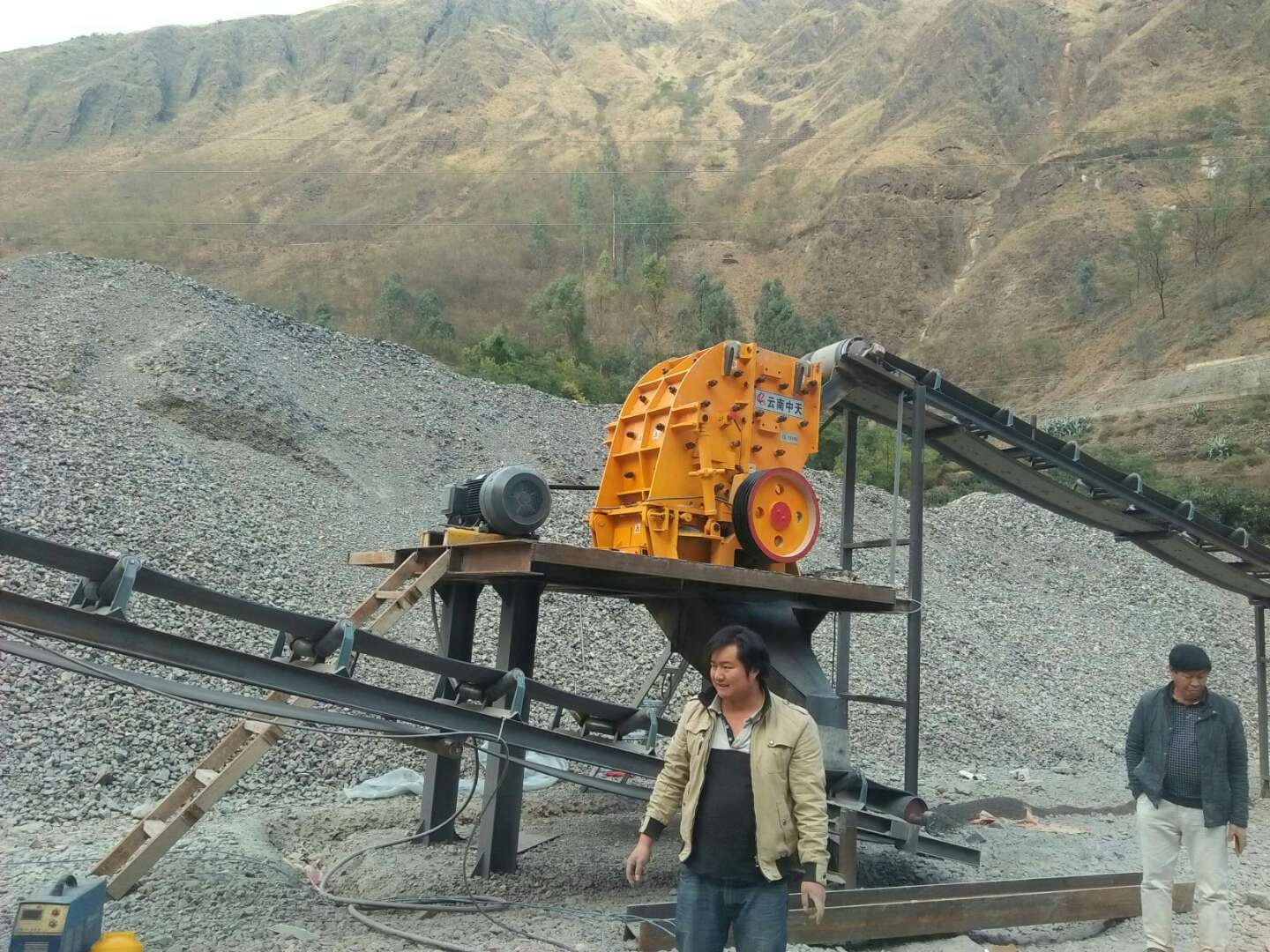 二手砂石料生產(chǎn)線設(shè)備廠家代客戶處理產(chǎn)品圖片