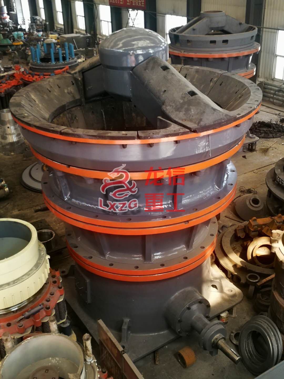 PX系列液壓旋回破碎機(jī)產(chǎn)品圖片