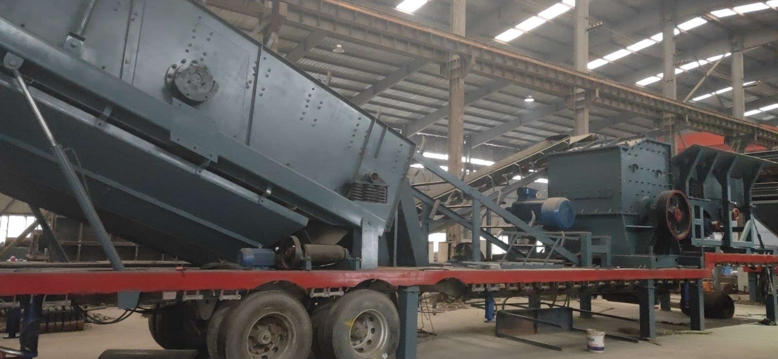 破碎機、移動式破碎機。鄂破  振動篩 洗砂機產(chǎn)品圖片