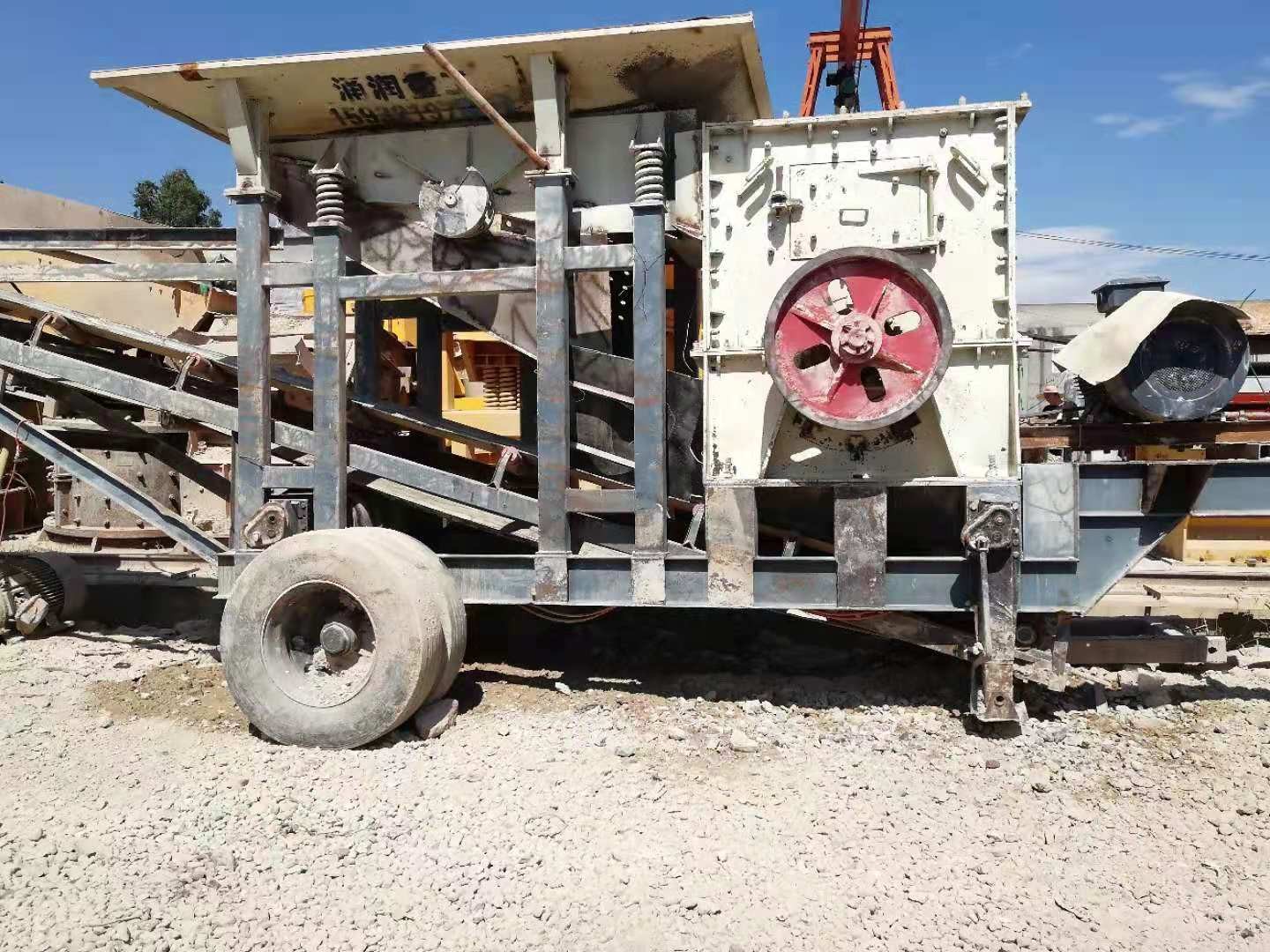 二手半移動式1010錘式石料破碎機碎石機石子生產(chǎn)線出售