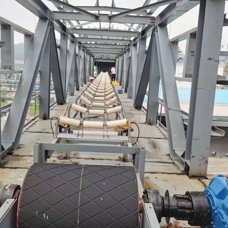 皮帶輸送機，膠帶輸送機