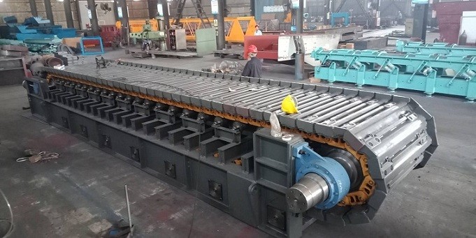 移動破碎站穩(wěn)定運行的保證_板式喂料機