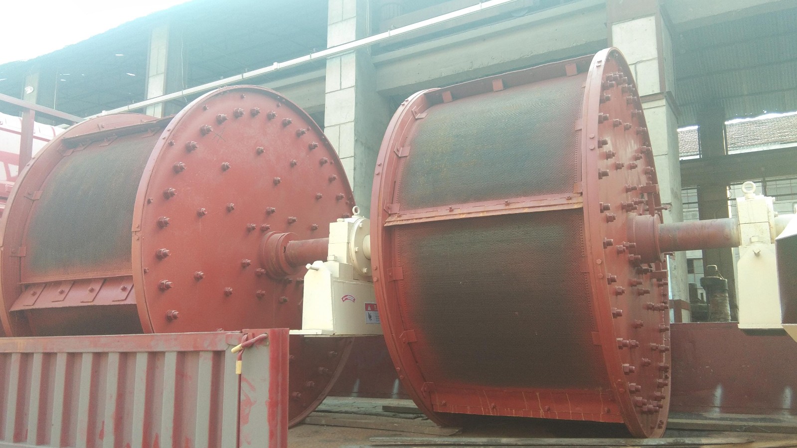 帶篩式球磨機(jī)，篩網(wǎng)球磨機(jī)