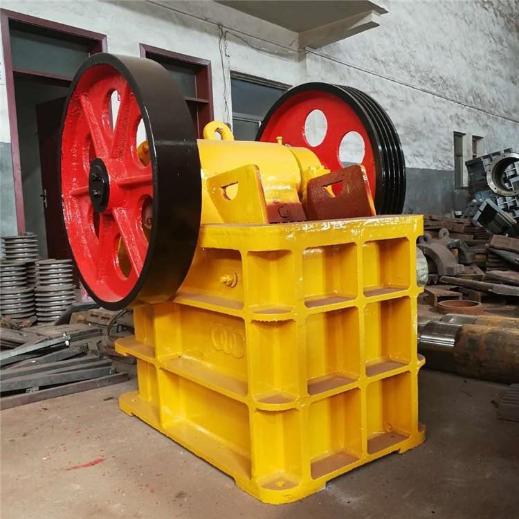 大型移動(dòng)鄂式破碎機(jī)鵝卵石混凝土粗細(xì)花崗巖青石建筑垃圾鄂破機(jī)械