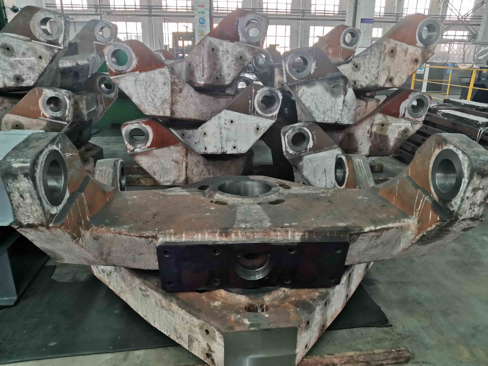 破碎機(jī)鑄造耐磨件產(chǎn)品圖片