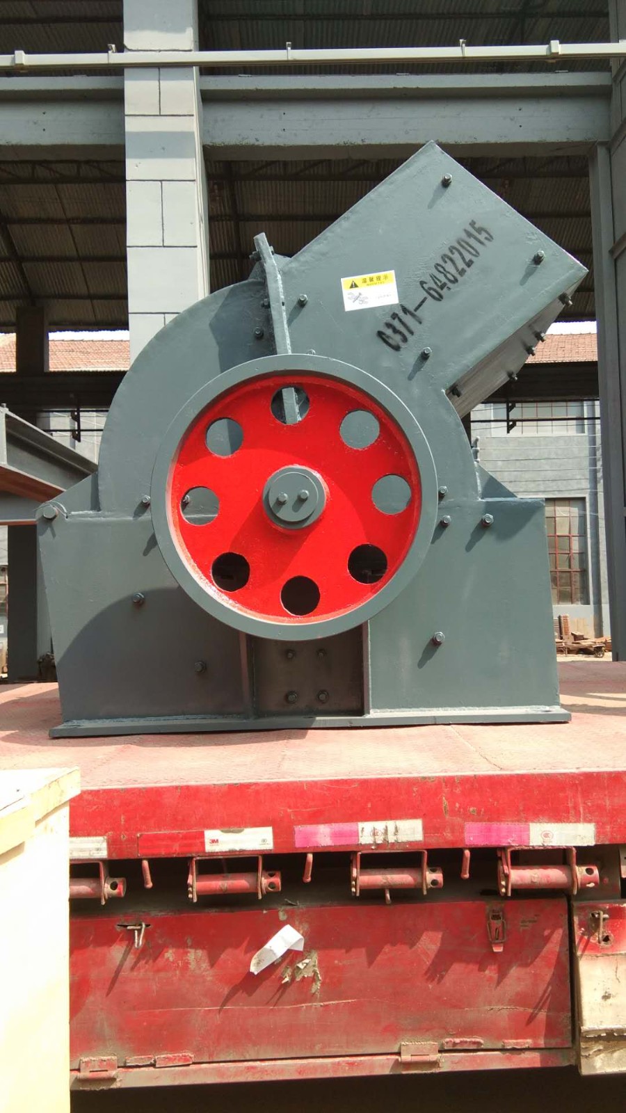 廠家直銷河南少重錘式破碎機(jī)，型號(hào)齊全，價(jià)格優(yōu)惠