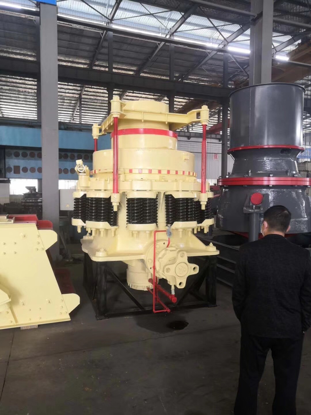 供應(yīng)圓錐式破碎機(jī)圓錐石料碎石機(jī)廠家產(chǎn)品圖片