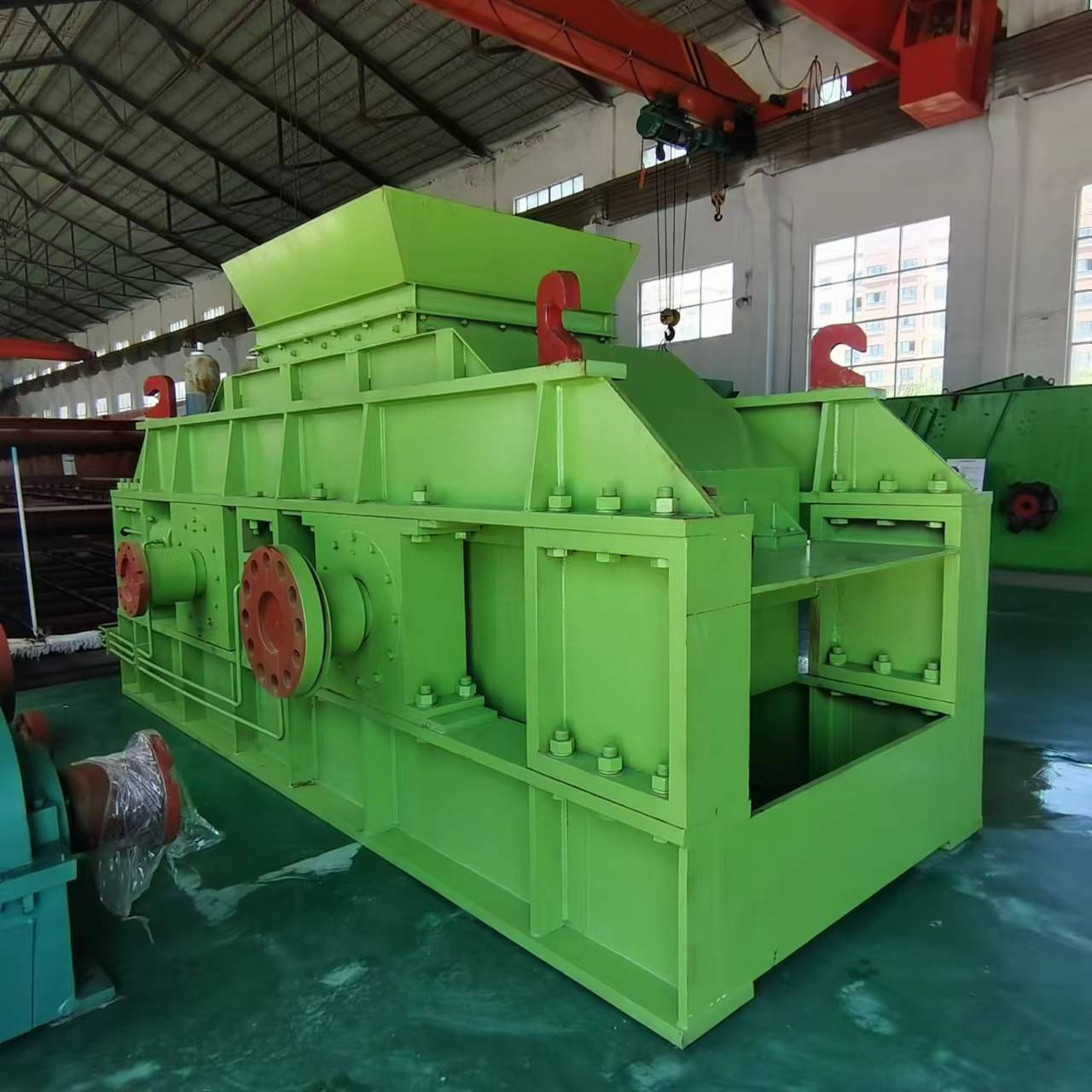 1510液壓對輥破碎機    鵝卵石制砂機