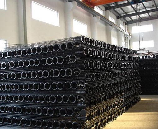 除塵骨架又稱除塵器袋籠，其規(guī)格可分為圓形，橢圓形，扁形，信峰型。