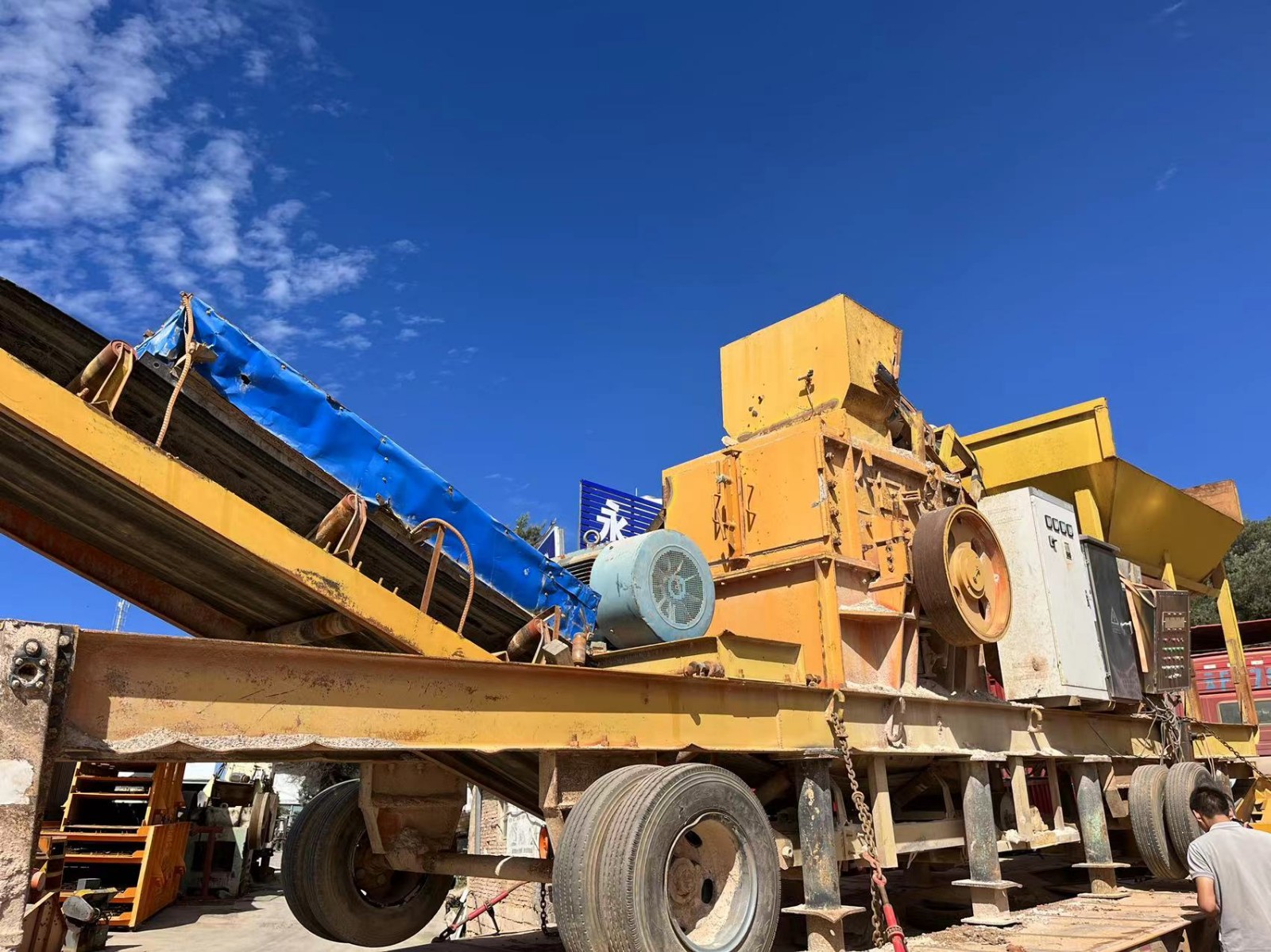 二手時產(chǎn)80噸半移動制砂機制砂生產(chǎn)線帶200電機處理