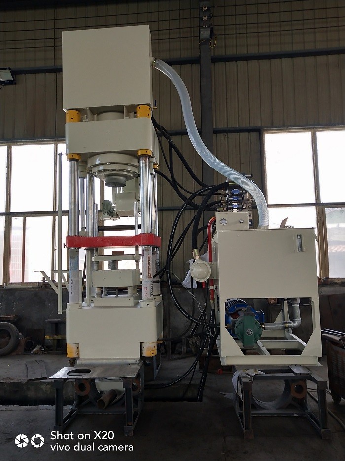 內(nèi)蒙全自動(dòng)舔鹽磚壓塊機(jī)可定制多種規(guī)格模具Y