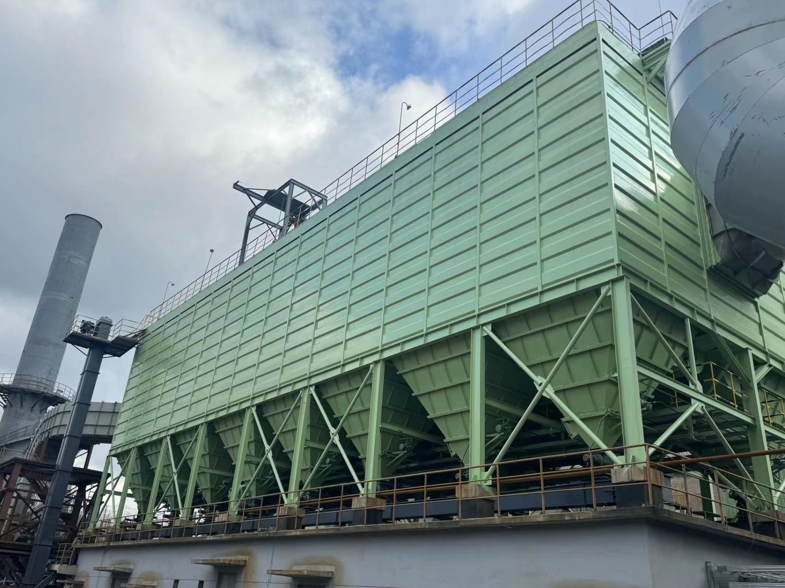 河南220噸燃煤循環(huán)流化床鍋爐除塵器產(chǎn)品圖片