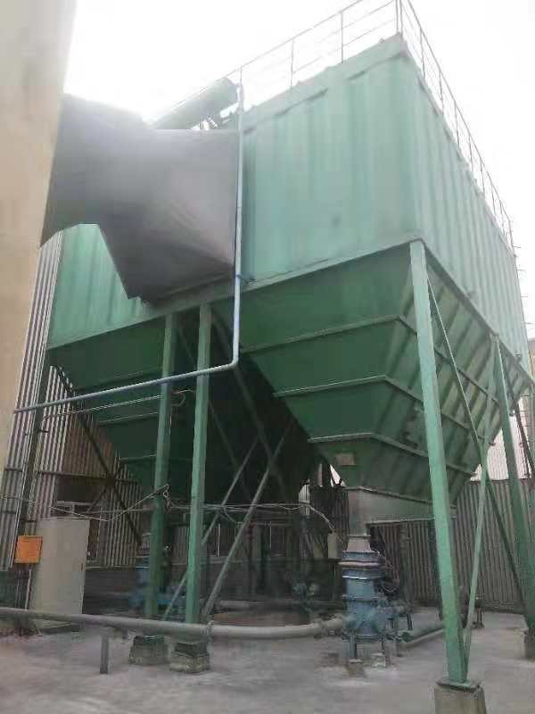 河南除塵器。河南布袋鑄造廠清砂車(chē)間除塵器，河南鑄造廠清砂車(chē)間除塵