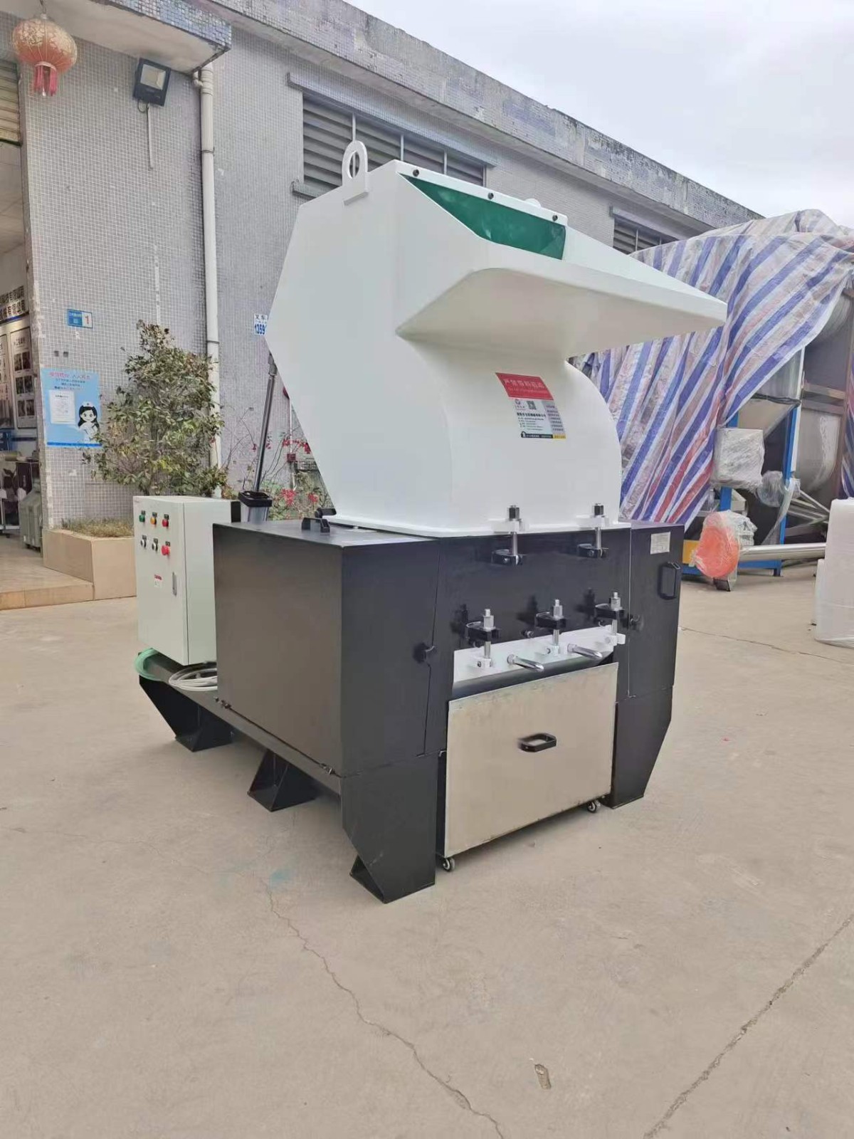 乙丙橡膠EPDM破碎機，丁苯橡膠SBR粉碎機、點風(fēng)精密