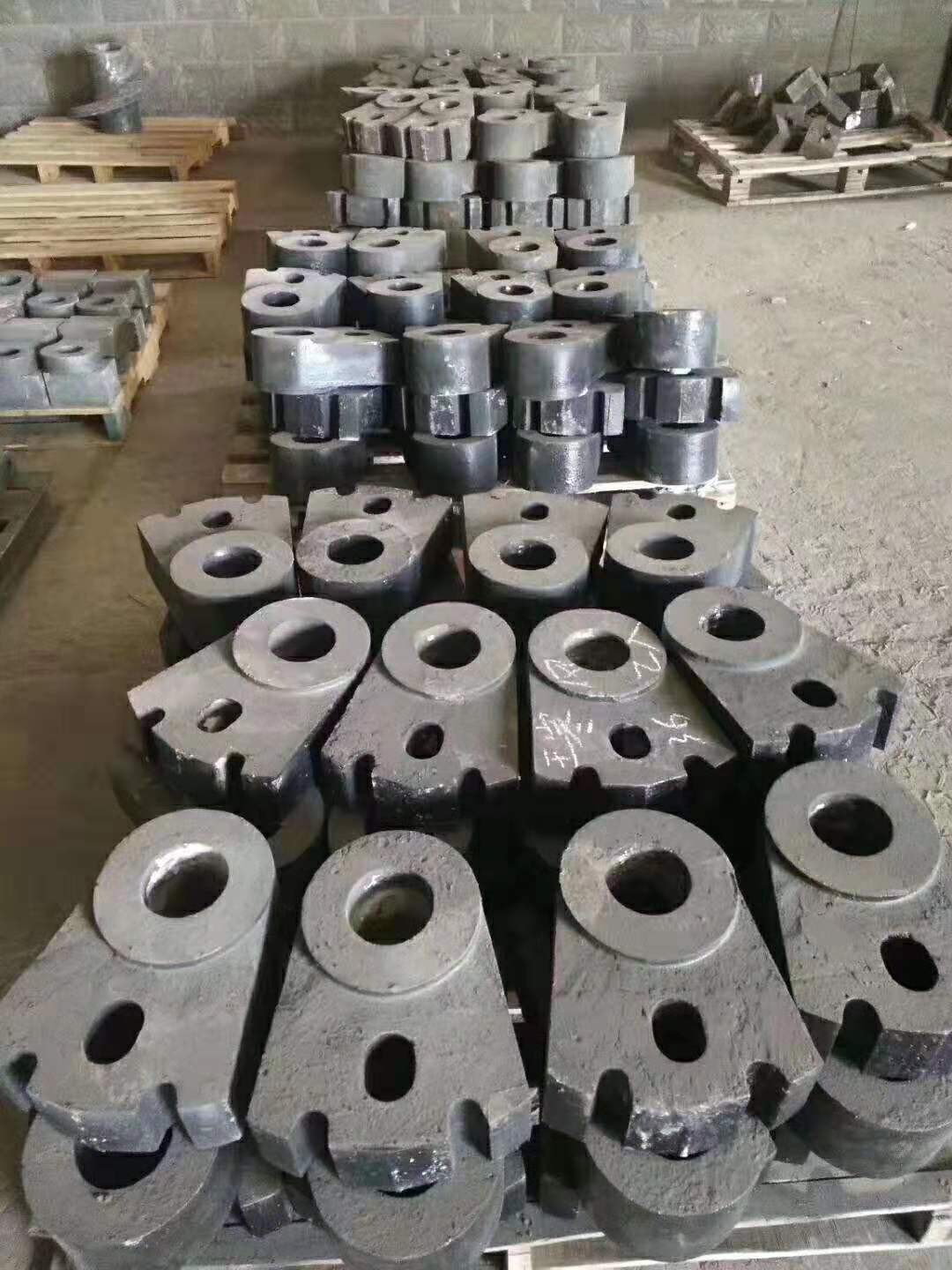 制砂破碎機(jī)錘頭反擊破立軸破耐磨甩錘高鉻高錳鋼合金錘