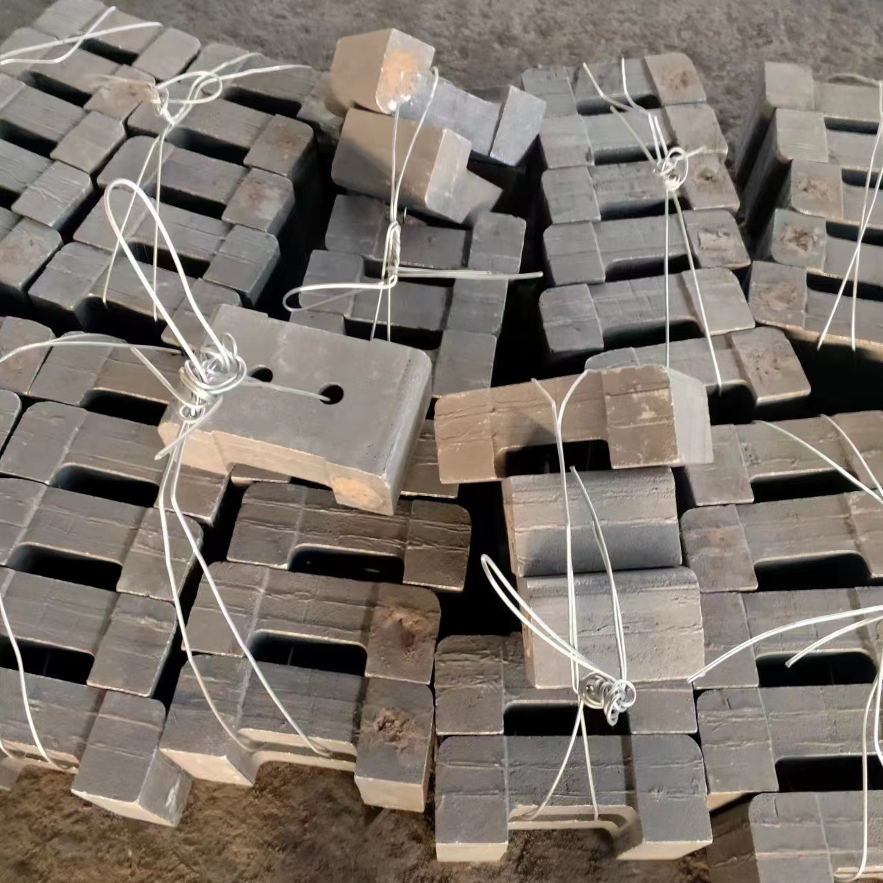 錘式破碎機配件 雙金屬耐磨復(fù)合高錳鋼錘頭 高鉻合金榔頭蓖條甩錘產(chǎn)品圖片