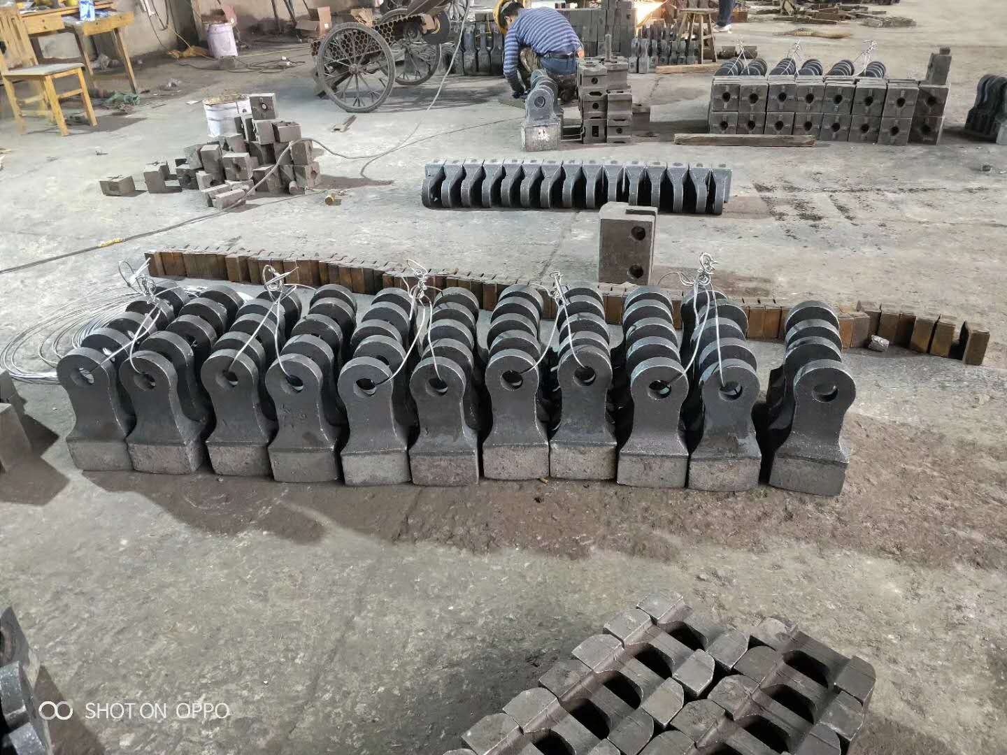 破碎機(jī)配件耐磨錘頭 高錳鋼鑄件 錘式破碎機(jī)合金錘頭