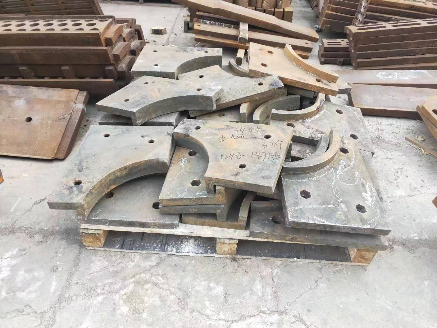 來圖定制 顎式破碎機(jī)顎板 齒板 牙板 消失模工藝高錳鋼材質(zhì)產(chǎn)品圖片