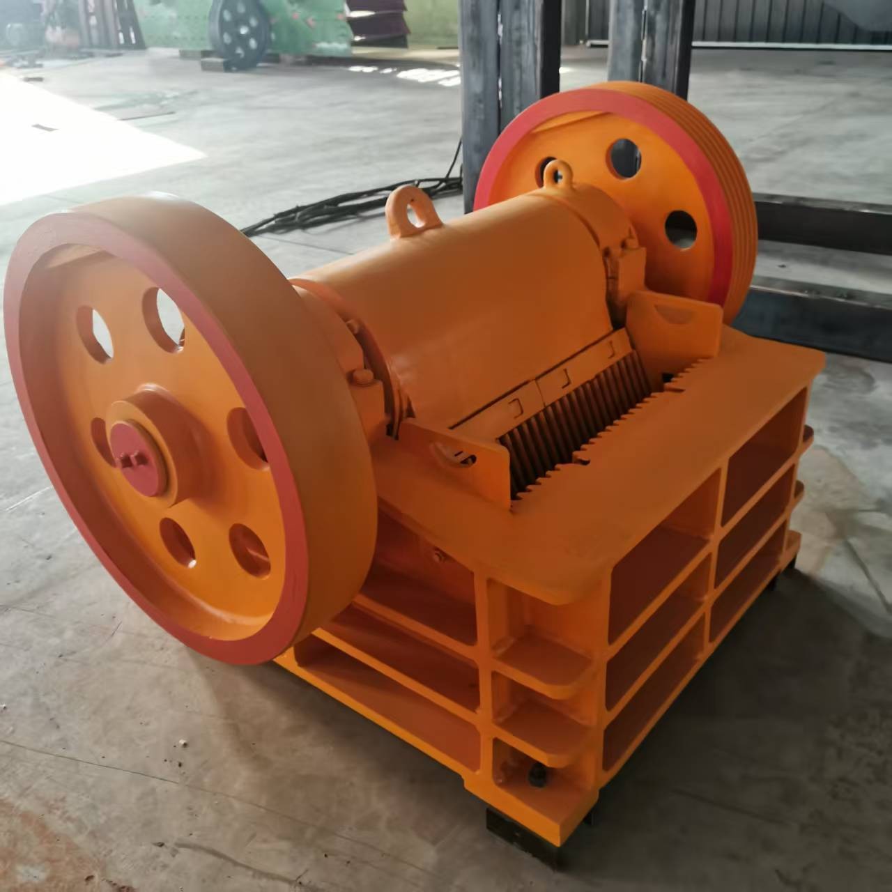 少重PEX150*750細(xì)顎式破碎機(jī)礦石二級破碎設(shè)備