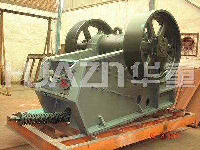 國內第一臺具有液壓保護功能的復擺顎式破碎機