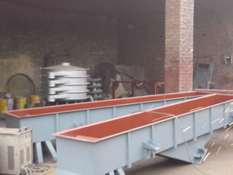 筒體內(nèi)的鋼球和物料的運(yùn)動(dòng)狀況