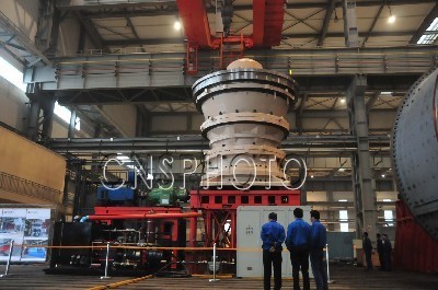 國內最大液壓旋回式破碎機在洛陽制造成功