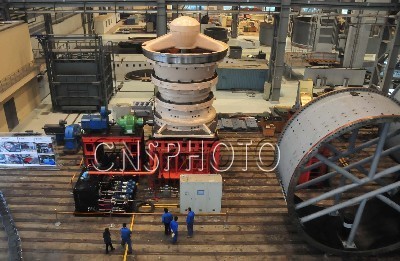 國內最大液壓旋回式破碎機在洛陽制造成功