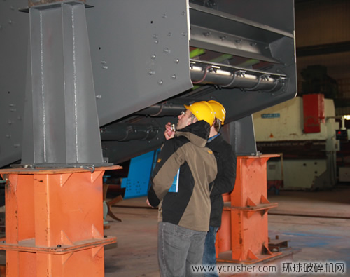 山美重礦出口印尼重型振動篩通過德國專家驗收