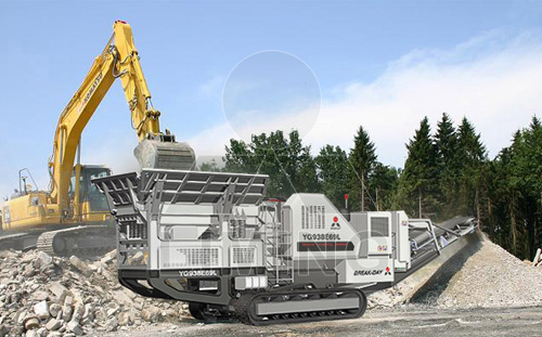 正在對建筑垃圾破碎的移動式破碎機