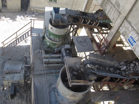 南昌礦山機械有限公司CC300圓錐破碎機