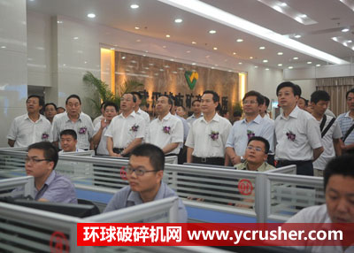 武漢市城市礦產(chǎn)交易所之領(lǐng)導(dǎo)參觀交易大廳