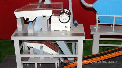 生產(chǎn)線模型中的破碎機、振動篩、輸送機設(shè)備