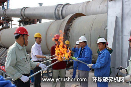 各方領導一起點火慶祝新疆青松項目正式完功