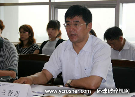 山東煤機集團總經理蘭春忠作工作報告