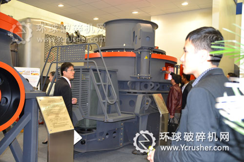 上海西芝展示的沖擊式破碎機設備