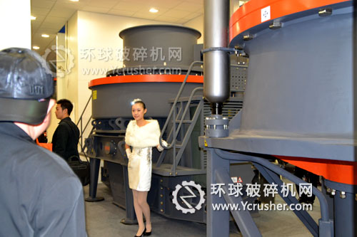 上海西芝展示的沖擊式破碎機設備