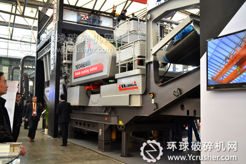 黎明重工展示的輪胎式移動破碎站設(shè)備