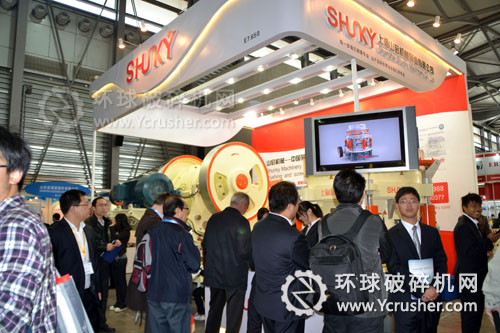 上海山啟２０１２寶馬展顎式破碎機設(shè)備