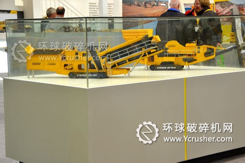 斯泰克（STRIKER）展示的JM1310履帶移動式顎式破碎機(jī)設(shè)備和SC207履帶移動式振動篩分設(shè)備