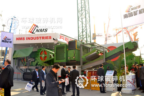 南昌礦機(jī)展示的MT系列履帶式移動破碎篩分站