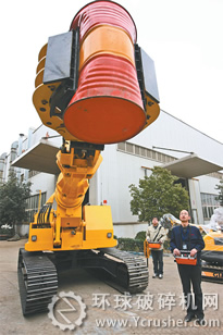 驚天液壓公司技術人員檢測&ldquo;多功能遙控搬運機器人&rdquo;現(xiàn)場