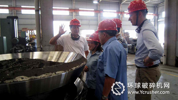 美卓礦機(jī)技術(shù)服務(wù)業(yè)務(wù)線總裁一行了解巨鑫破碎機(jī)配件生產(chǎn)細(xì)節(jié)