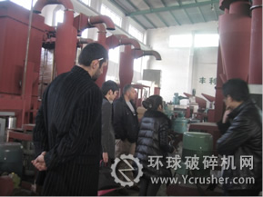 俄羅斯客商現(xiàn)場試機(jī)、驗(yàn)收