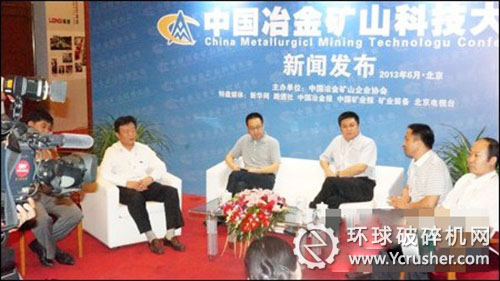 　　新華網(wǎng)、北京電視臺、礦業(yè)裝備雜志社等媒體就世邦機(jī)器國際化相關(guān)問題進(jìn)行提問