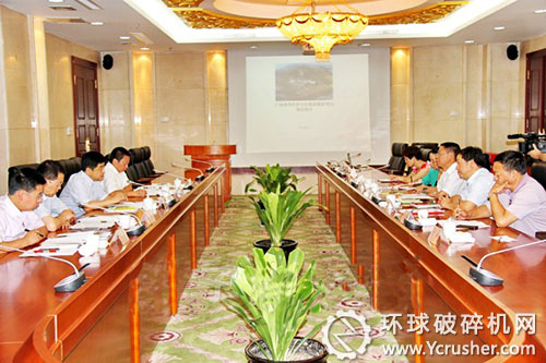 雙方在海螺國(guó)際會(huì)議中心418會(huì)議室進(jìn)行會(huì)談交流的現(xiàn)場(chǎng)