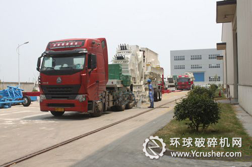 上海山美兩條100t/h移動(dòng)破碎機(jī)組整裝順利發(fā)往納米比亞
