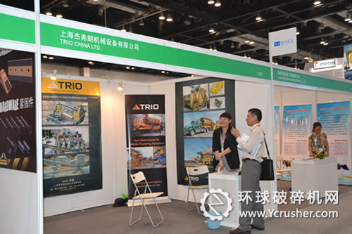 上海杰弗朗公司工作人員為客戶講解問(wèn)題