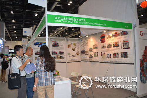 沈陽(yáng)沈水機(jī)械公司展臺(tái)前客戶咨詢