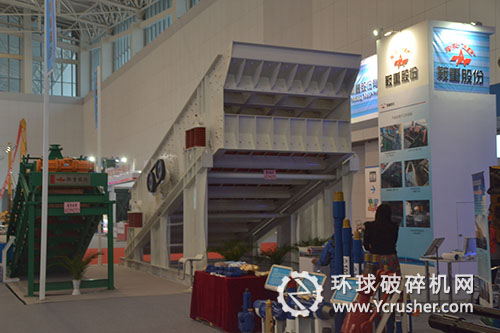 鞍山重型礦山機器橢圓振動篩和高頻振動細篩設備